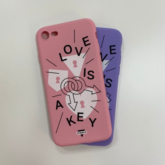 Чехол для iPhone «Love is a key» розовый