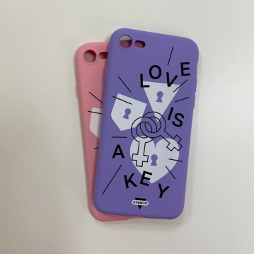 Чехол для iPhone «Love is a key» фиолетовый